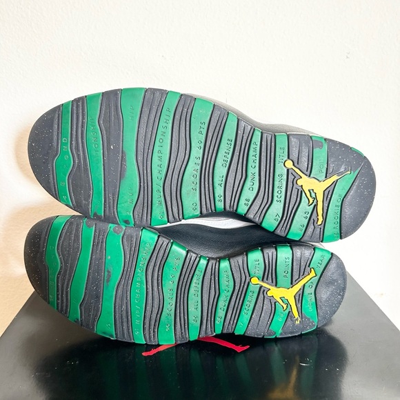 Jordan 10 Retro Seattle size 10 310805-137 2019 PRE-OWNED with OG BOX - Picture 7 of 9